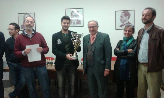 Il neo Presidente Finocchiaro e il Presidente Merendino premiano Michel Bifulco.